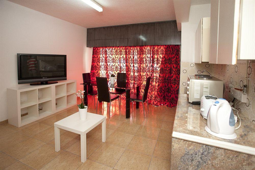 The Palms Hotel Apartments Лимасол Экстерьер фото