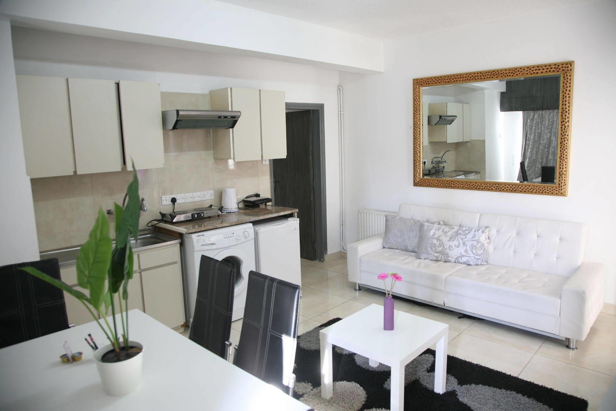 The Palms Hotel Apartments Лимасол Экстерьер фото