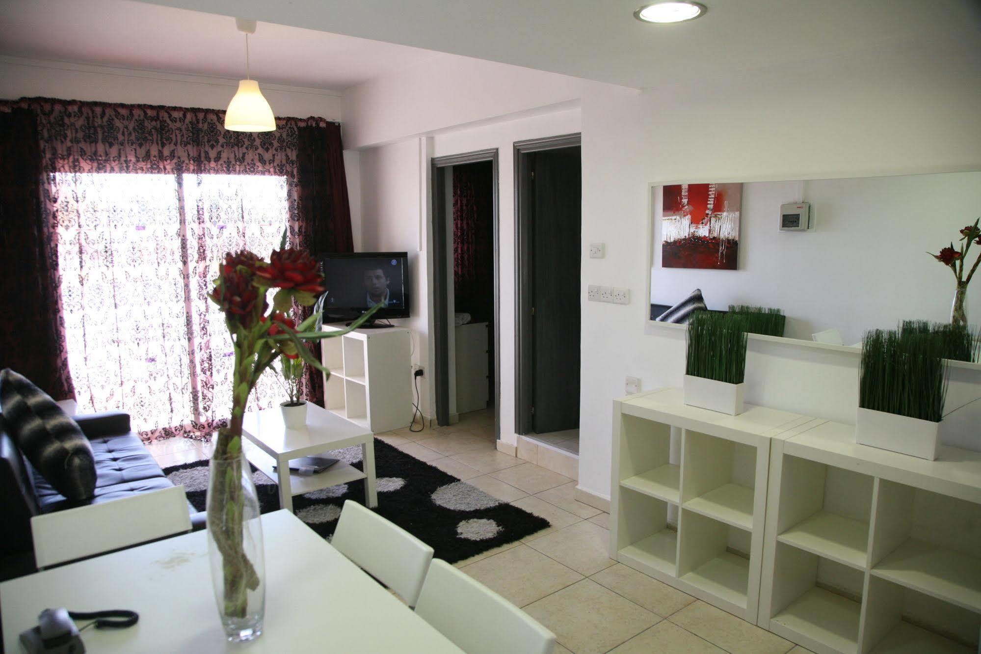 The Palms Hotel Apartments Лимасол Экстерьер фото