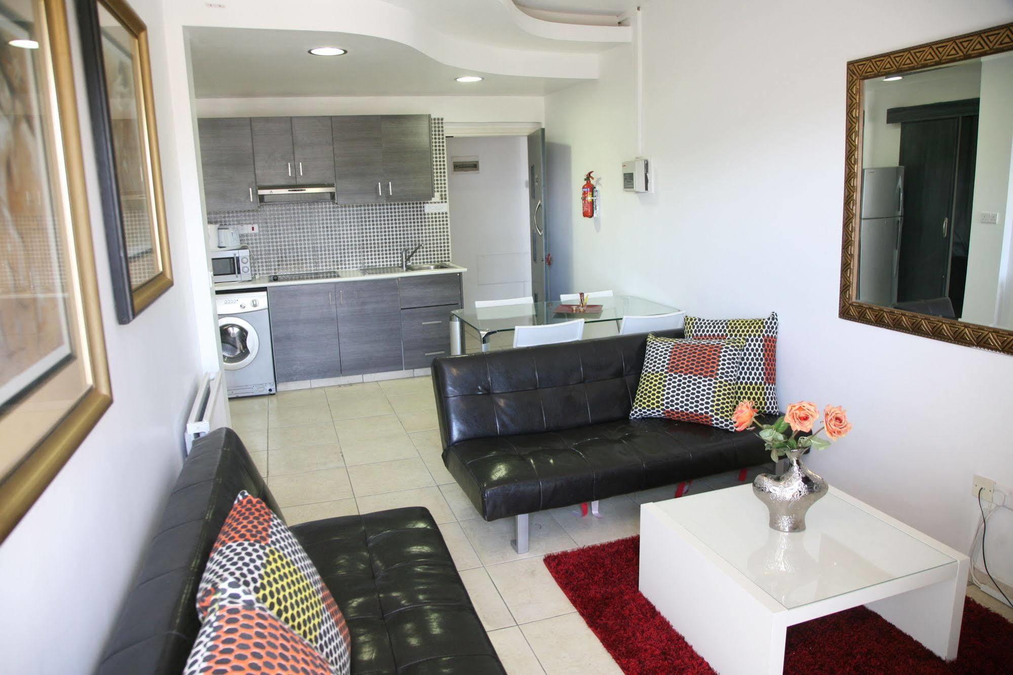 The Palms Hotel Apartments Лимасол Экстерьер фото