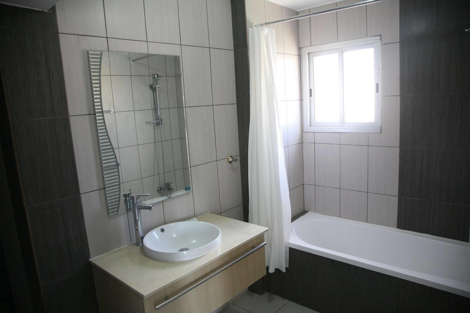 The Palms Hotel Apartments Лимасол Экстерьер фото