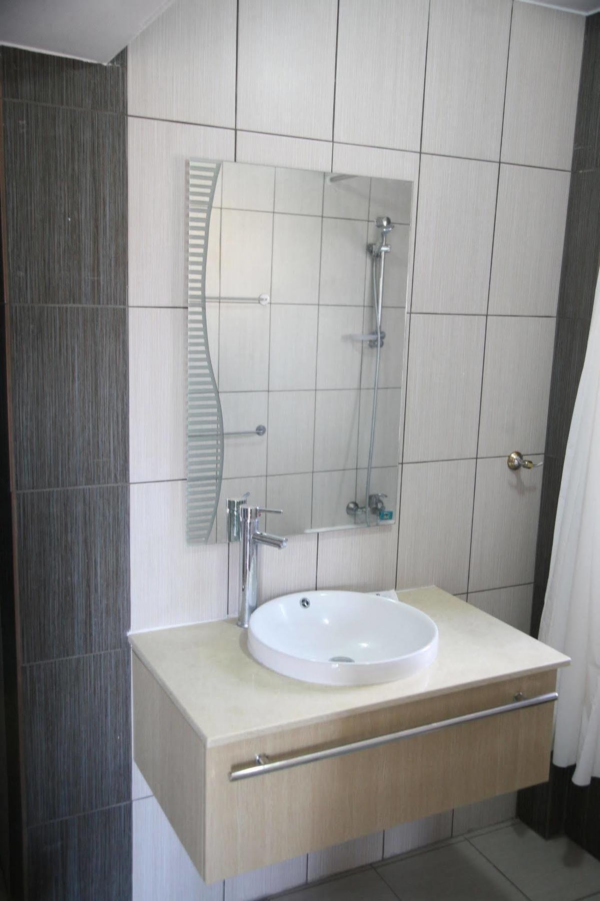 The Palms Hotel Apartments Лимасол Экстерьер фото