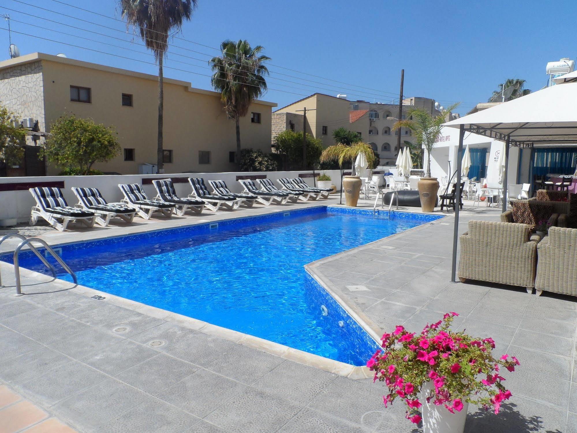 The Palms Hotel Apartments Лимасол Экстерьер фото
