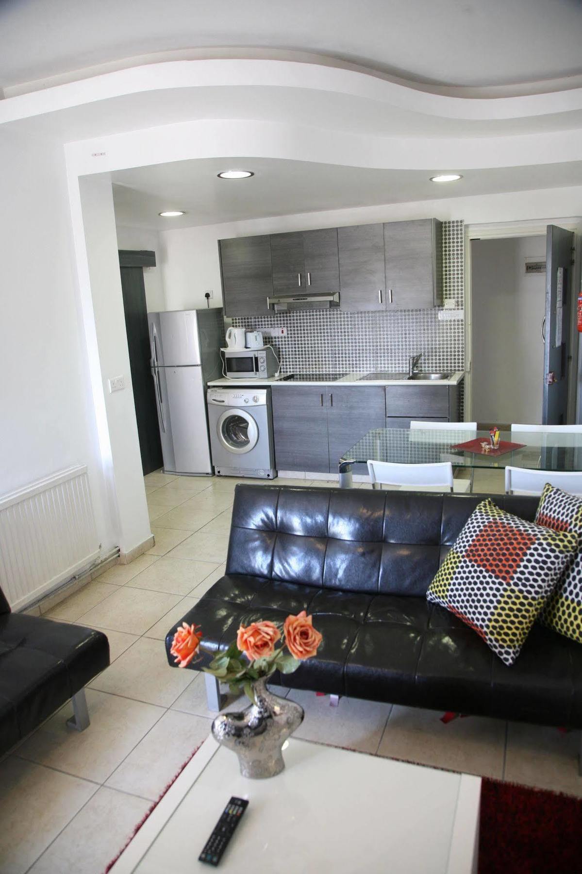 The Palms Hotel Apartments Лимасол Экстерьер фото