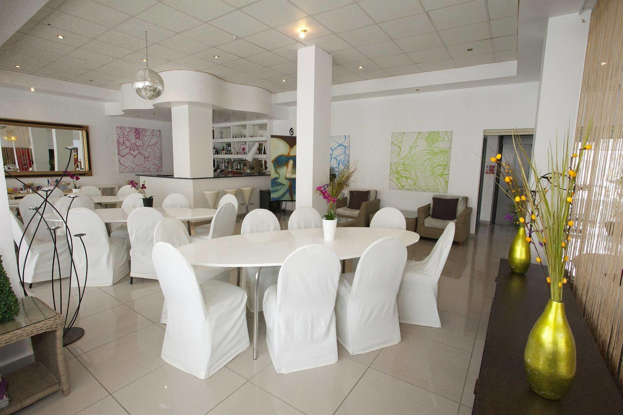 The Palms Hotel Apartments Лимасол Экстерьер фото