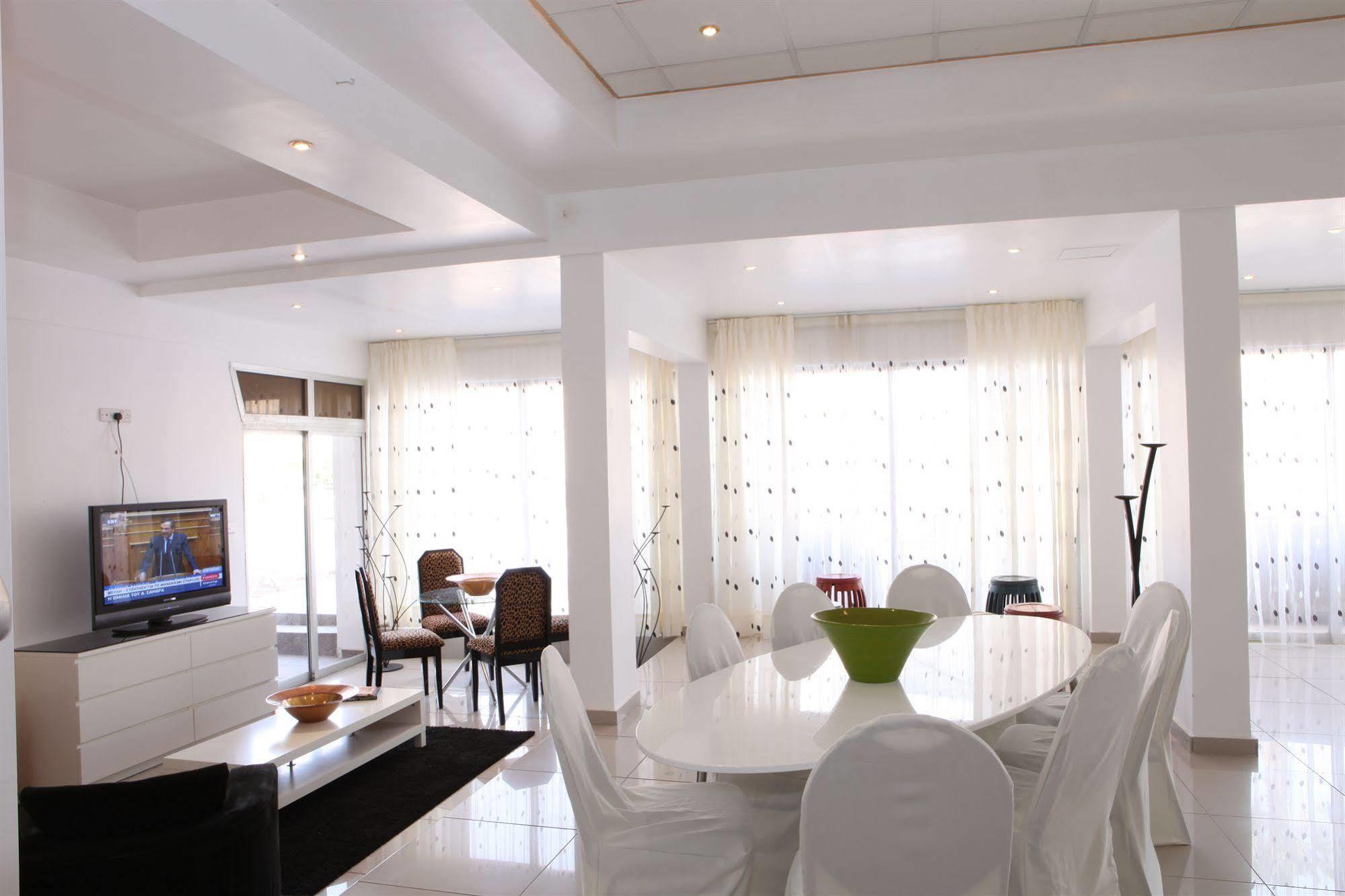 The Palms Hotel Apartments Лимасол Экстерьер фото